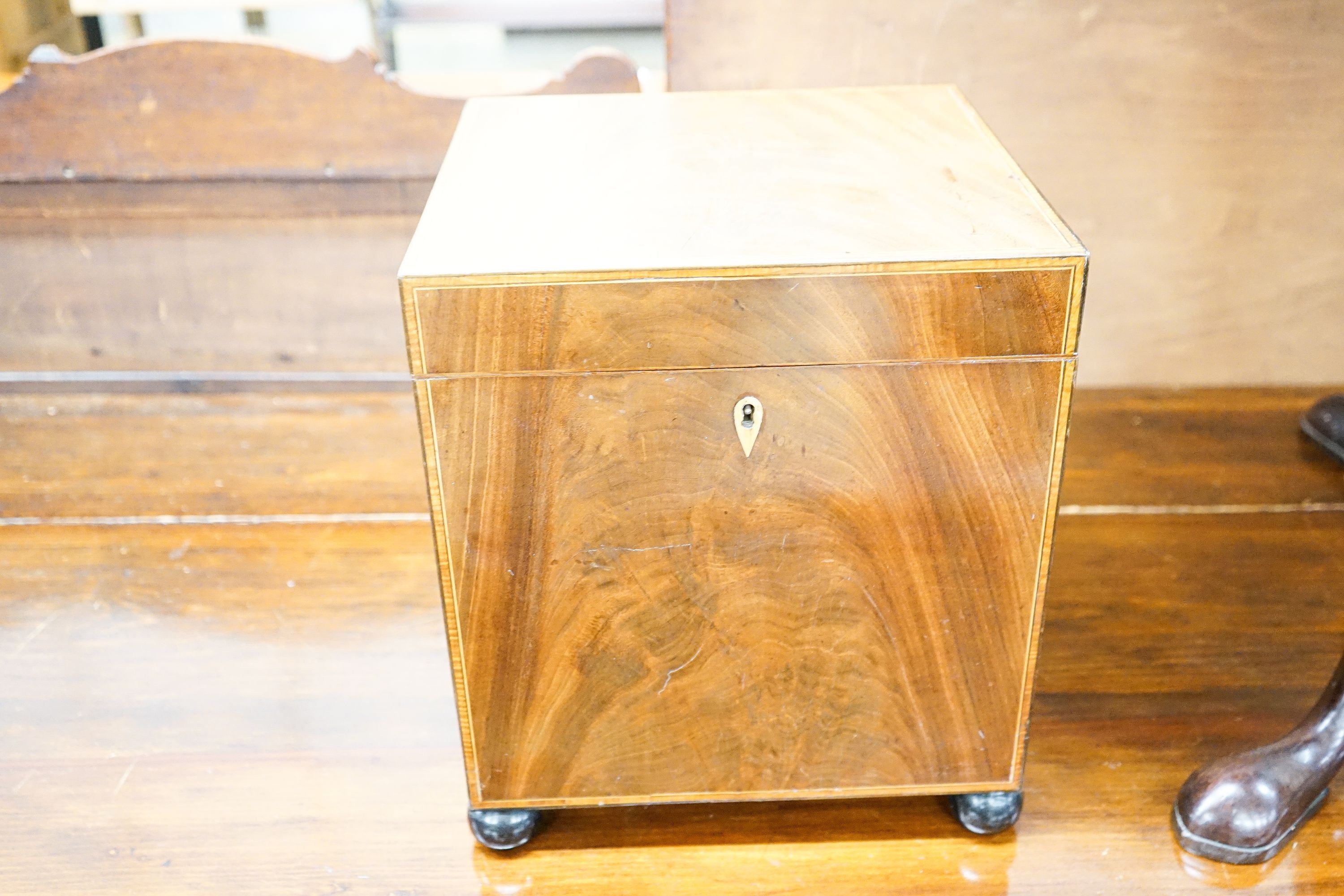 A small George III satinwood banded mahogany cellarette with divided interior, width 30cm, depth 29cm, height 35cm